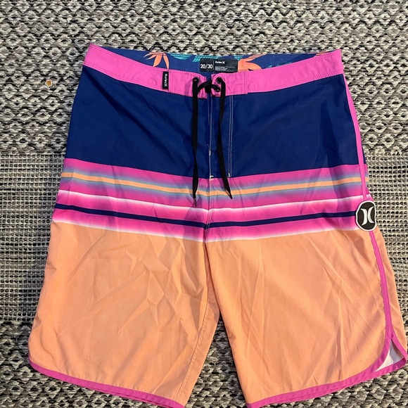Hurley 2 way stretch boardshorts size 30 - Picture 1 of 3